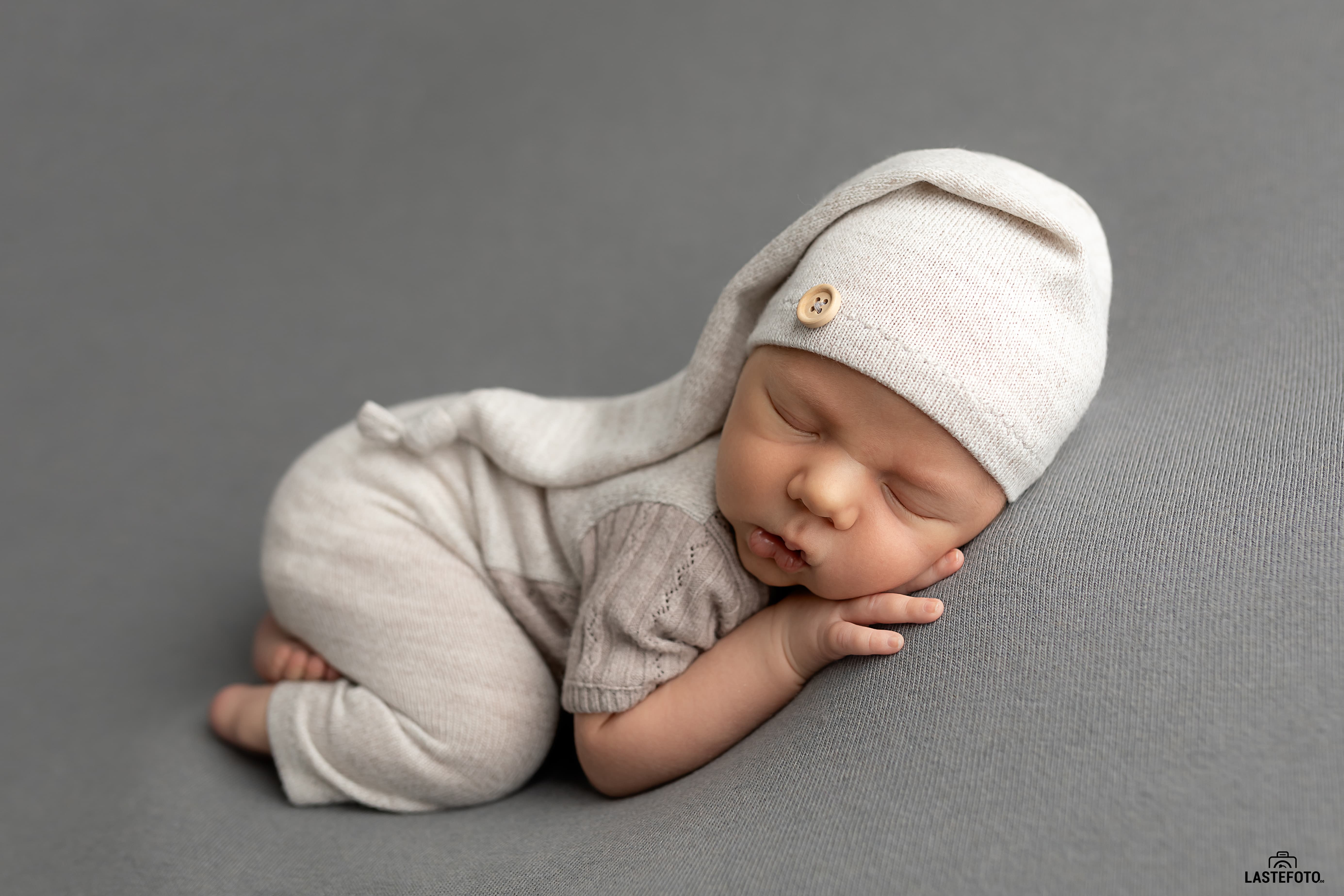 Newborn photo shoot in the studio in Tallinn