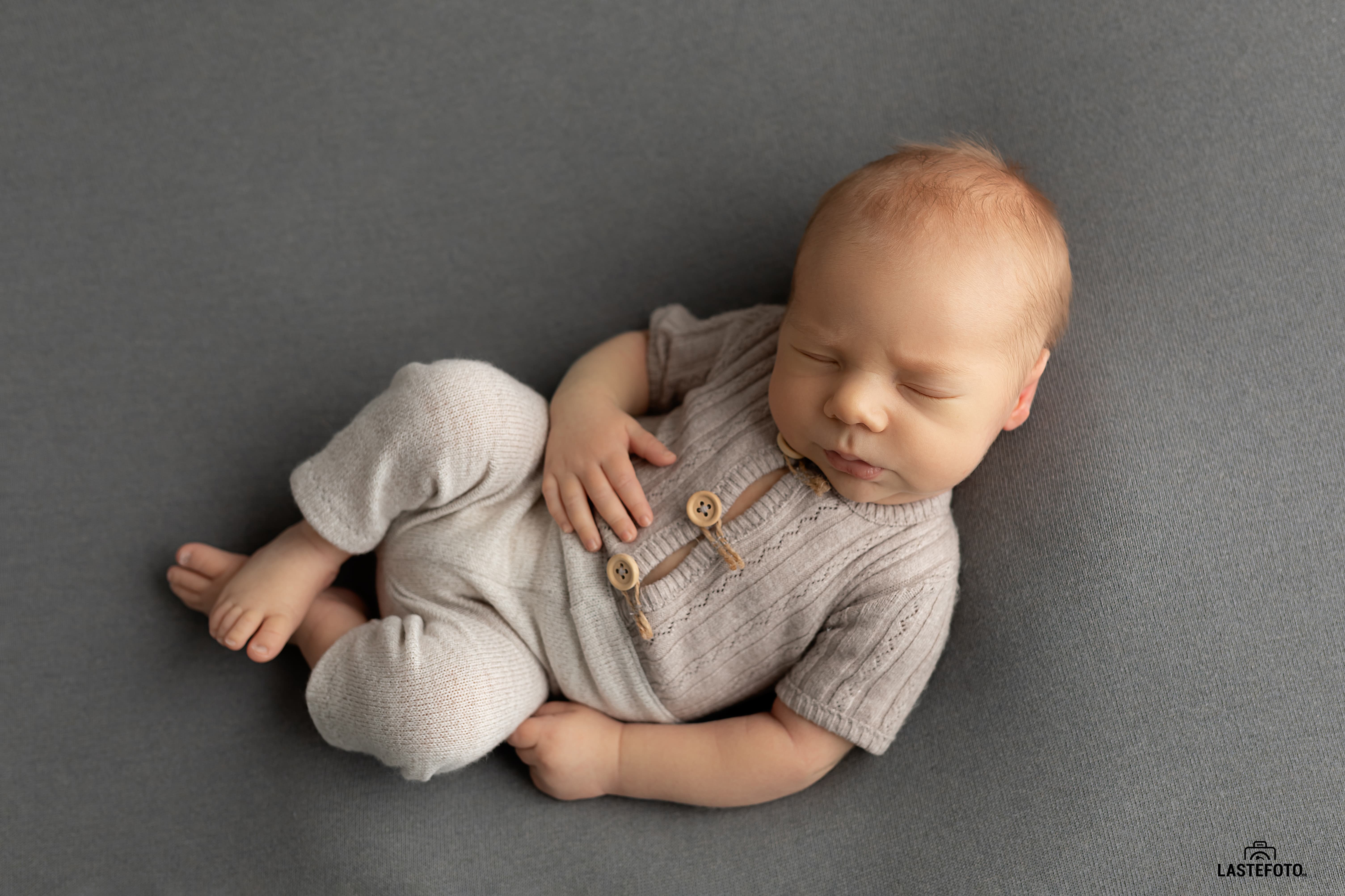 Newborn photo session in the studio in Tallinn