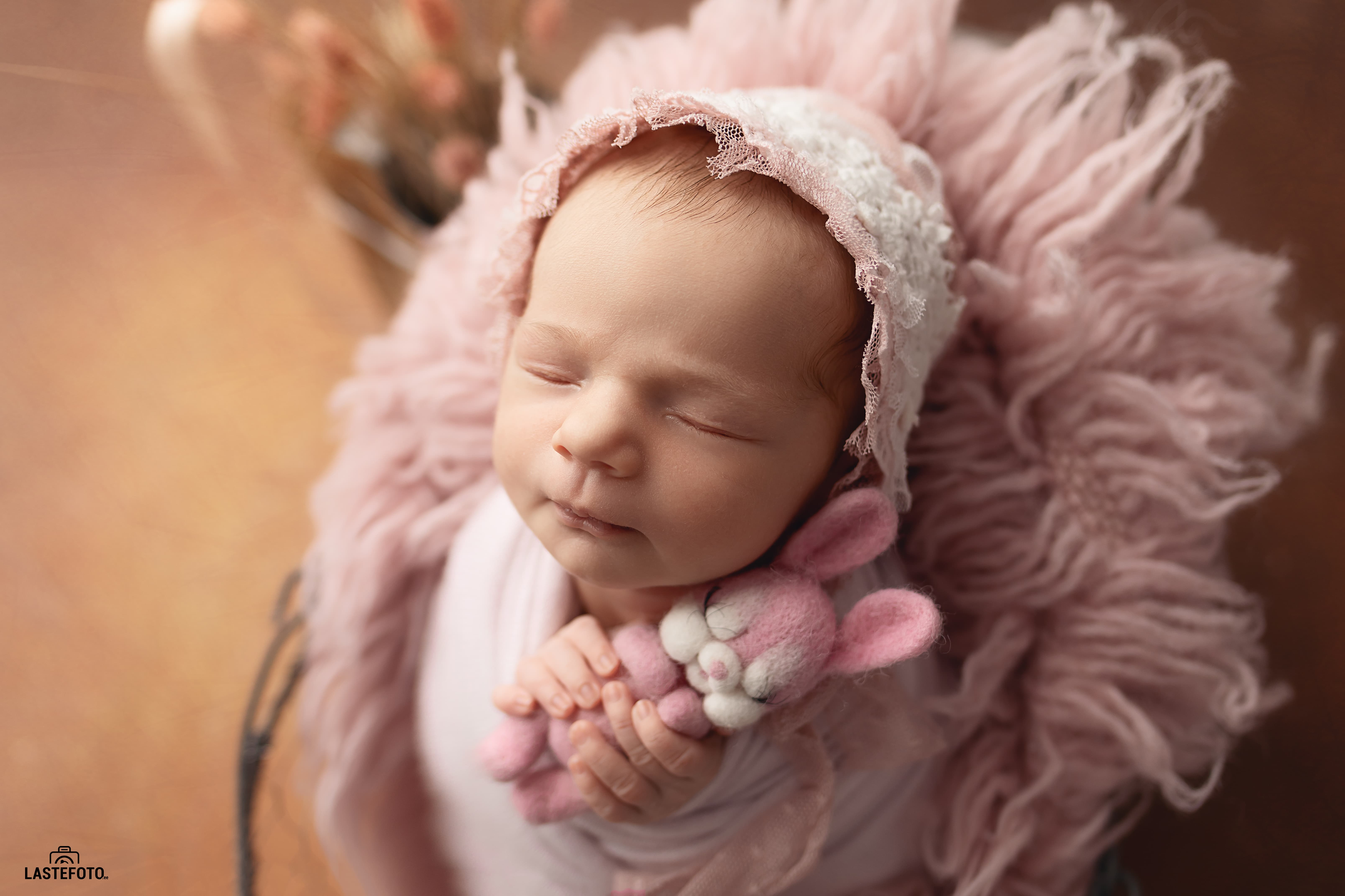 Benefits of Hiring a Professional Fine Art Newborn Photographer