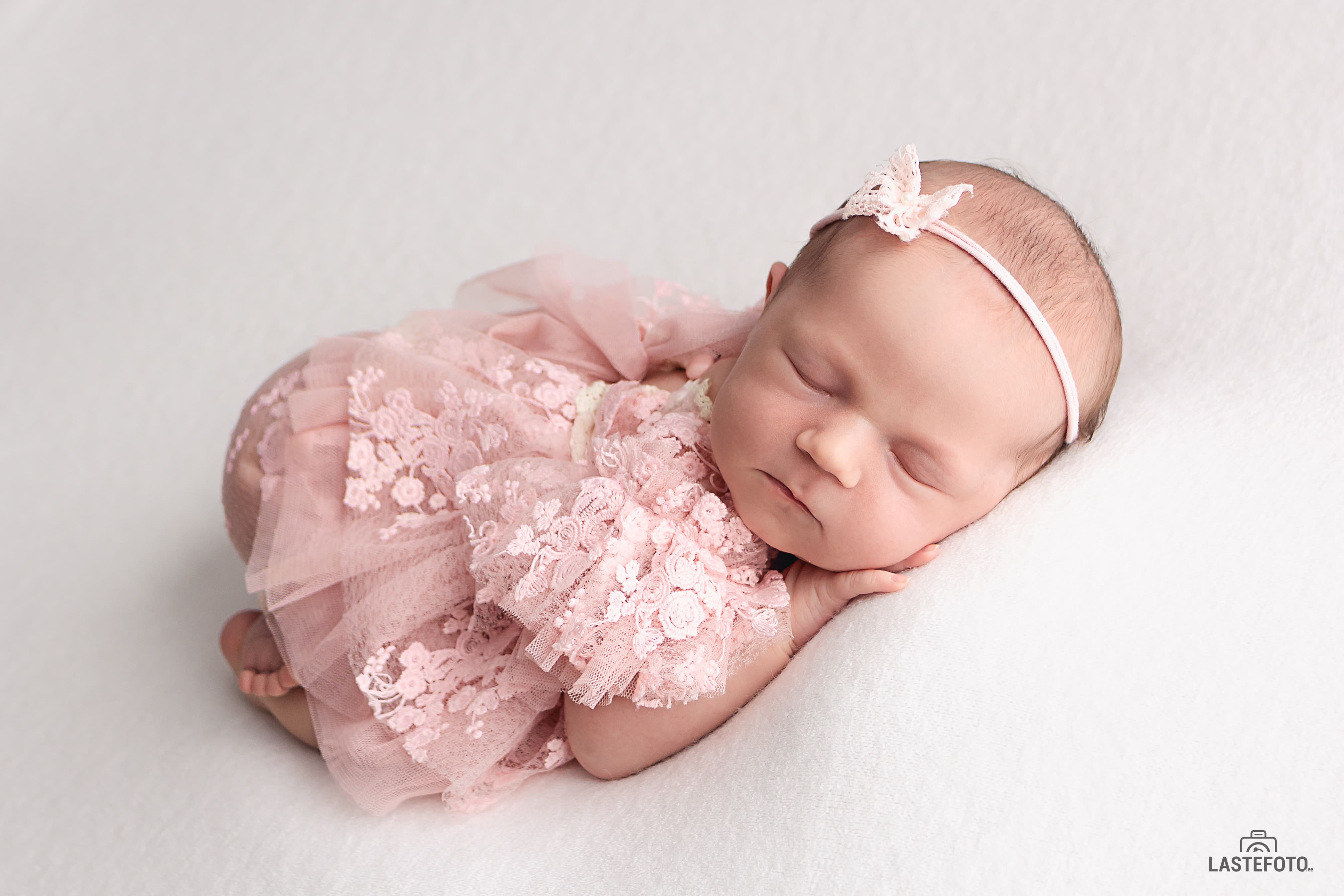 How to Choose the Right Fine Art Newborn Photographer