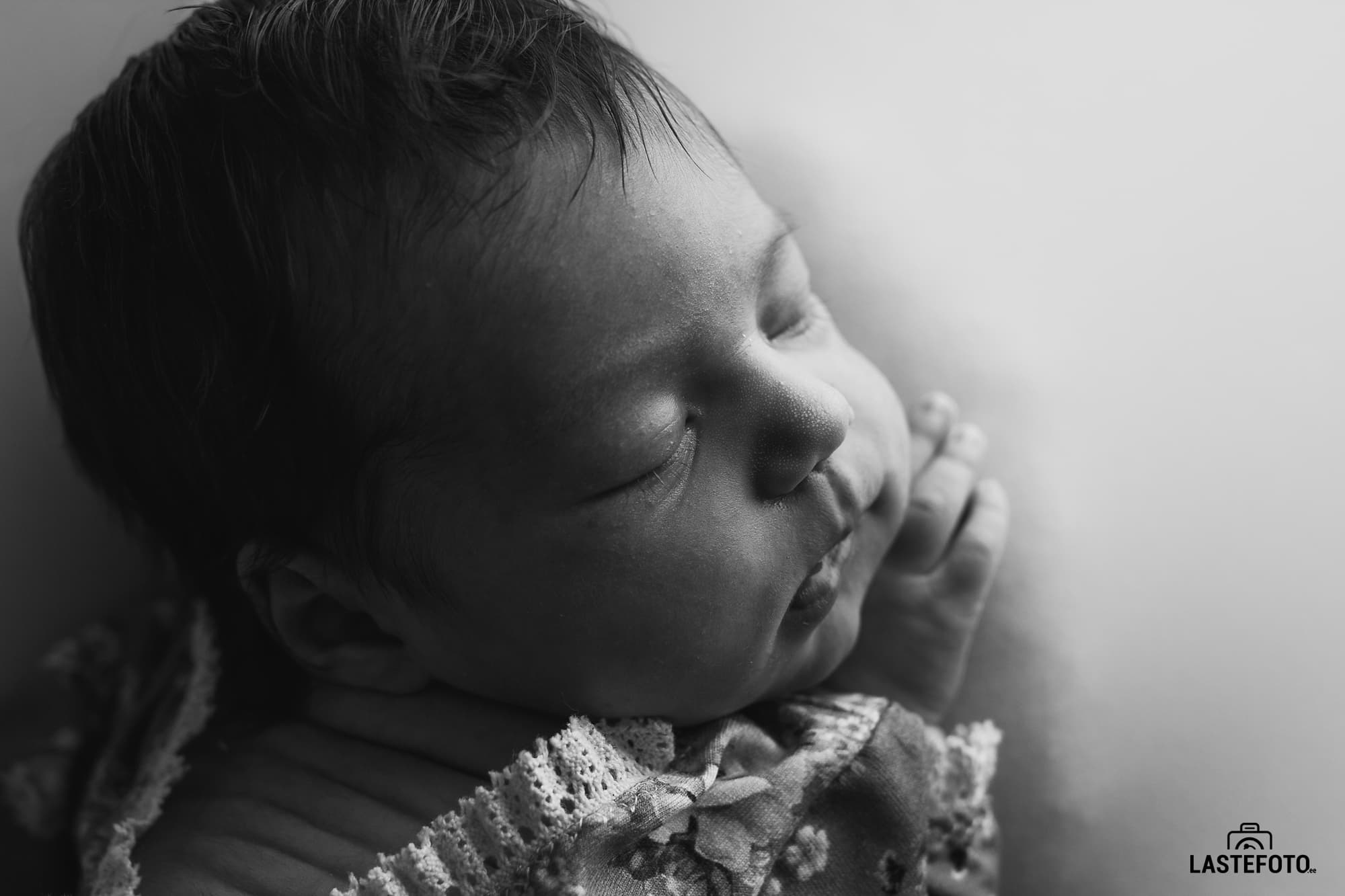 newborn session in Tallinn