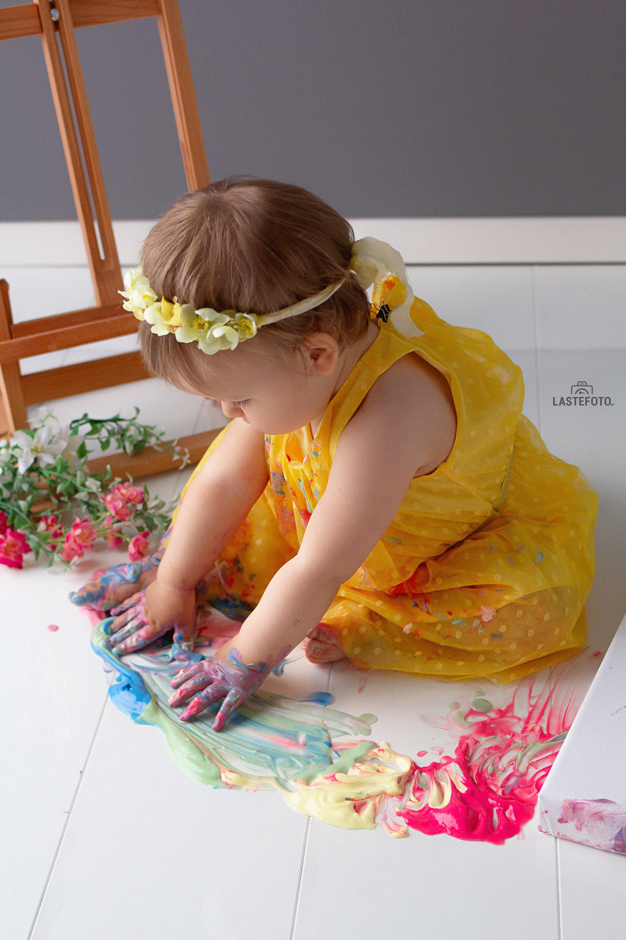 baby session with edible colors in Tallinn