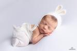 Newborn photo shoot - universal pose